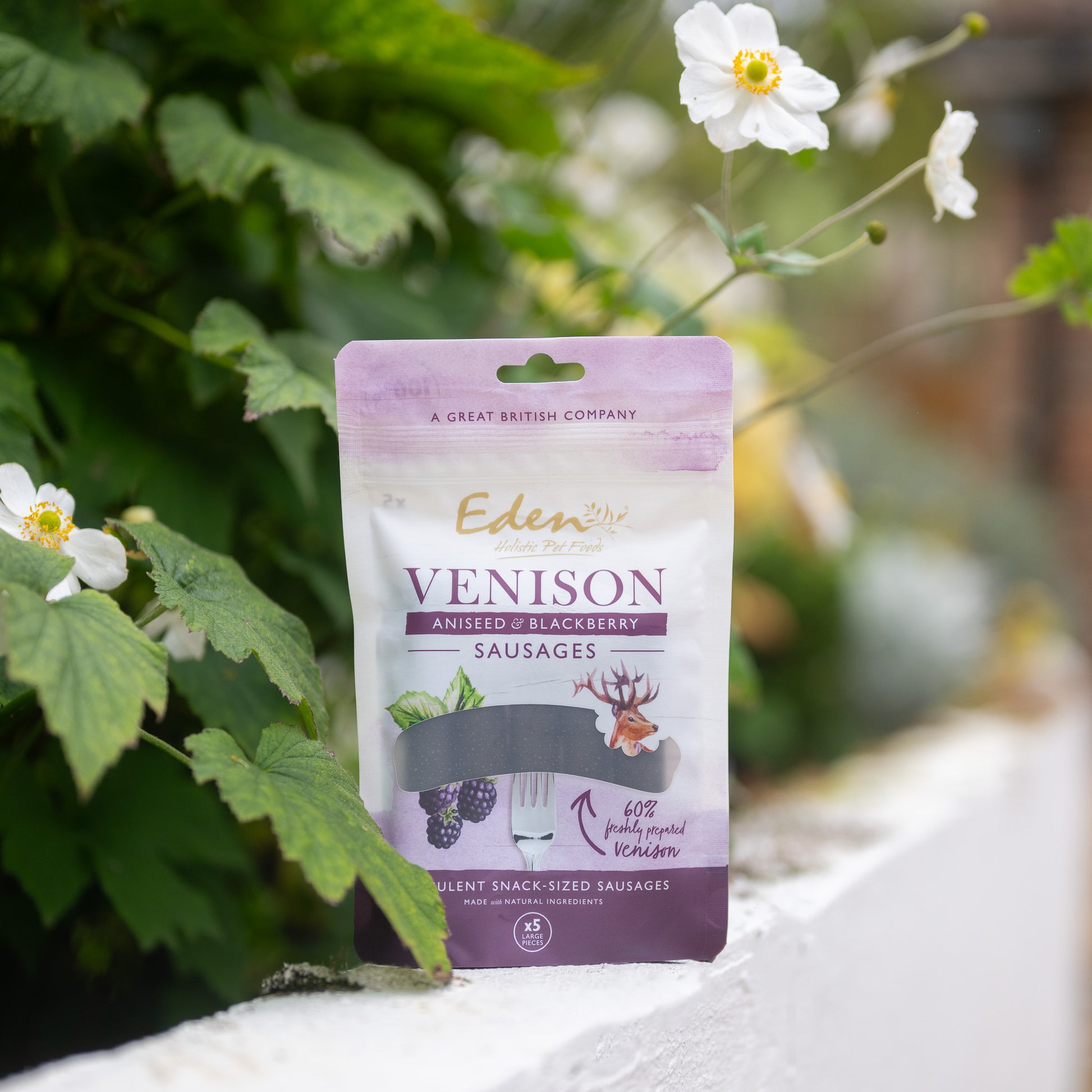 Eden Sausage Treats: Venison aniseed & blackberry snack-sized sausages for dogs, made with high-quality protein.