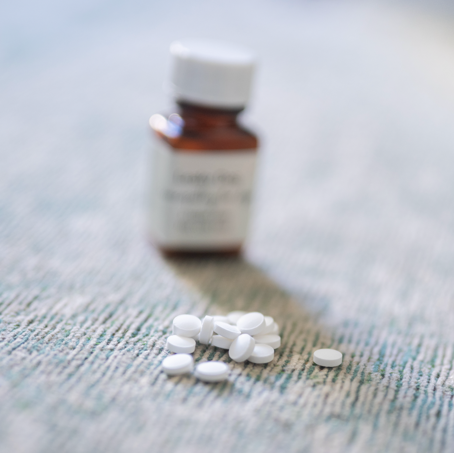 Sanper 1: Boost confidence homeopathy remedy for timid dogs in a bottle with tablets.